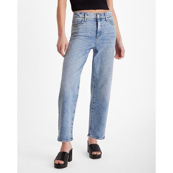 Express Jeans NWT Size 16 Relaxed Tapered Mid Rise Straight Ankle‎ Light Denim - Picture 1 of 15